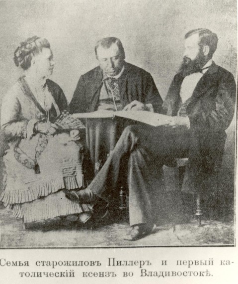 the first catholic priest of the New Jersey Fr. Kazimir Radzishevsky (center)